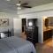 Gone Coastal! Large Heated pool home 30 min from beaches! - نورث بورت