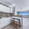 Ocean View 16A Studio Pool & Spa Wi-Fi - شاطئ إيرلي
