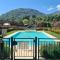 giardino e piscina apartment