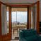 Contemporary 2 bedroom apt 5 min walk from Kissamos center