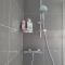 Suite near City, Science Park & Marshalls and close to Riverside walks