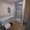 Lymedale Suites Studios & Aparthotel in NEWCASTLE UNDER LYME & STOKE - 莱姆河下游的纽卡尔斯