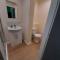 Lymedale Suites Studios & Aparthotel in NEWCASTLE UNDER LYME & STOKE - 莱姆河下游的纽卡尔斯