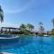Ocean front Grand Venetian corner condo