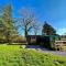 Shepherds Hut in enclosed field - 卡迪夫