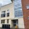 The Old Library - Modern apartment with rooftop terrace near the train station - Newbury