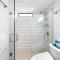 Stylish Waikiki Gem with Ocean View and Free Parking! - هونولولو