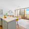Stylish Waikiki Gem with Ocean View and Free Parking! - هونولولو