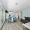Dog Friendly Loft STEPS from Beach with Gas Barbecue Grill and Upstairs Deck! - نيو سميرنا بيتش