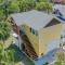 Dog Friendly Loft STEPS from Beach with Gas Barbecue Grill and Upstairs Deck! - نيو سميرنا بيتش
