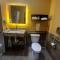 Super 8 by Wyndham Pasadena - Pasadena