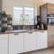Beachside Getaway with Garden & barbecue