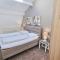 OSE33 Spacious apartment Zee in the centre of Oostkapelle