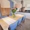 OSE33 Spacious apartment Zee in the centre of Oostkapelle