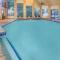 AmericInn and Suites by Wyndham Delafield-Waukesha-Milwaukee - Delafield