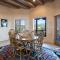 Dorthia Garden Retreat & Views, 5 Bedroom, Sleeps 10, Deck, Yard, Fireplace - Santa Fe