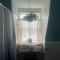 Private Victorian Apartment in convenient City location on 5 acre, Sleeps 5 - 波基普西