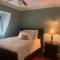 Private Victorian Apartment in convenient City location on 5 acre, Sleeps 5 - 波基普西