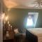 Private Victorian Apartment in convenient City location on 5 acre, Sleeps 5 - 波基普西