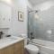 Refreshing 2-bedroom Apartment - 80 Walkscore! - 凤凰城