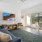 Refreshing 2-bedroom Apartment - 80 Walkscore!