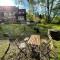 Liebevoll eingerichtetes Ferienzimmer mit großen Garten