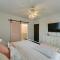 North Wildwood Home with Porch about 3 Blocks to Beach! - شمال وايلدوود