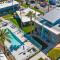 Poolside Studio w Rooftop Deck - Walk to Old Town