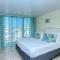 Waterfront Room, Heated Pool, Tiki Bar & Grill