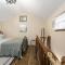 Pet Friendly! Hot Tub, 2mins from Main, Fire Pit