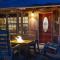 Pet Friendly! Hot Tub, 2mins from Main, Fire Pit