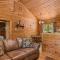 Romantic log cabin with hot tub - Pigeon Forge