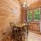 Romantic log cabin with hot tub - Pigeon Forge