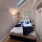 Bright 2-bed garden flat with skylights in Chelsea - London