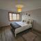 NO 40 - 3 bed all with smart tv FULLY FITTED KITCHEN, Spacious living accommodation, FREE PARKING - ideal for TRADES, reduction for LONG STAYS part of Langley Cottages and Apartments