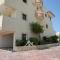Pool side 2 Bedroom Queens gardens Complex - بافوس