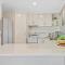 Mooloolaba Waterfront Unit - sleeps 8 - Mooloolaba
