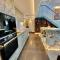 Luxury Queen V apartment with Jacuzzi - 考纳斯