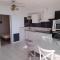 Studio face mer avec balcon-véranda, parking privé, criques à proximité, accueil petits chiens - FR-1-324-32