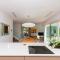 Moderna villa con la piscina climatizada Colinas