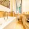 Klimt - Jacuzzi 5 Star - Luxury Design Apartment