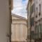 L'élégance de la pierre au pied de la Maison Carrée - Une Nuit à Nîmes - Nimes