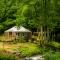 Creekside Cove Luxury Yurt w Hot Tub in Nantahala