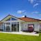 modernes Haus mit Kamin und eigener Sauna sowie Garten - Ferienhaus Windrose