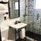 Old Hollywood Lodge-Pets, HotTub-Sauna, Speakeasy!