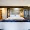 Old Hollywood Lodge-Pets, HotTub-Sauna, Speakeasy!
