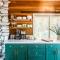 Old Hollywood Lodge-Pets, HotTub-Sauna, Speakeasy!