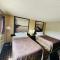 Super 8 by Wyndham Clear Lake - Clear Lake