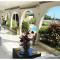 Mahinas Lodge