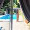 Mahinas Lodge